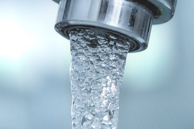 Vad är tappvatten: Din guide till dricksvattnets kvalitet